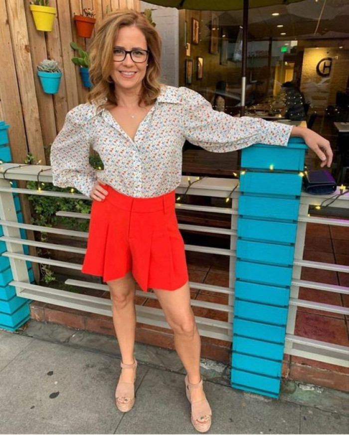 Jenna Fischer sexy look